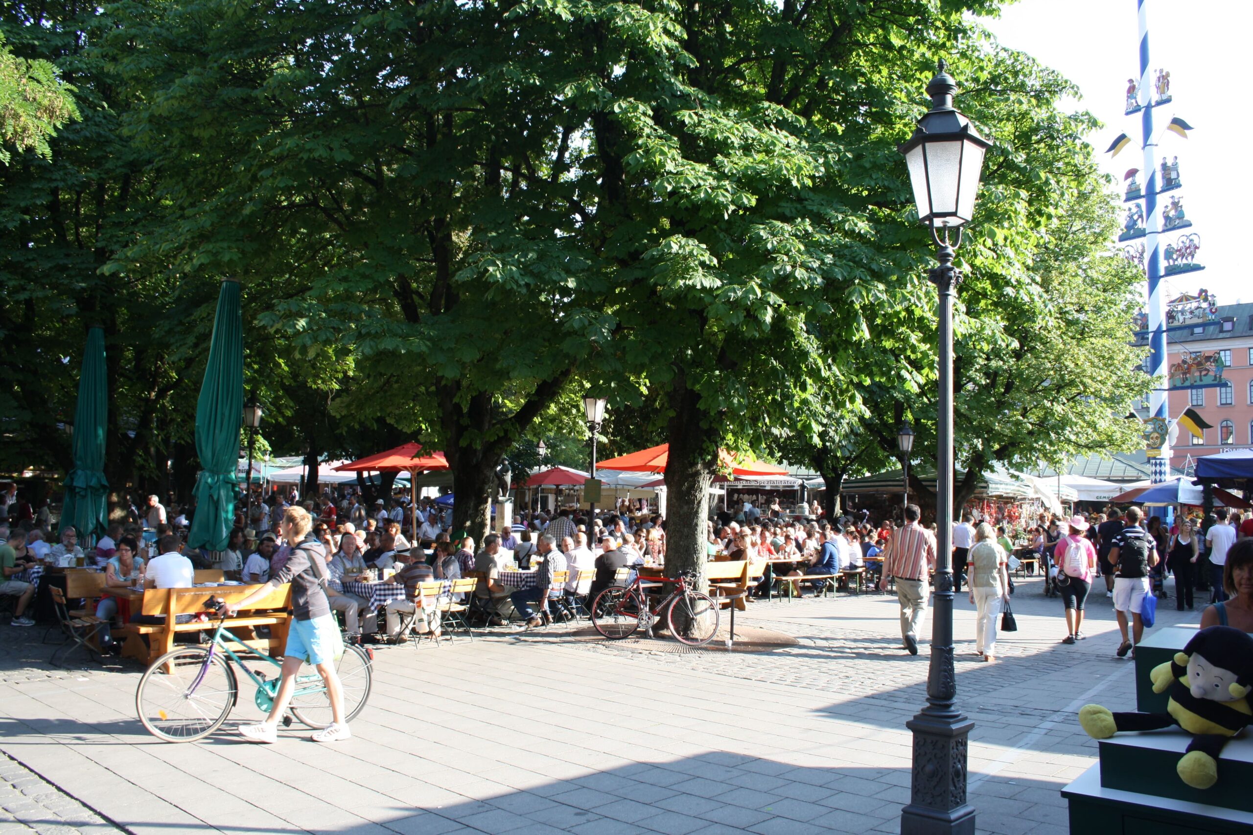 Viktualienmarkt in Munchen (kraampjes)
